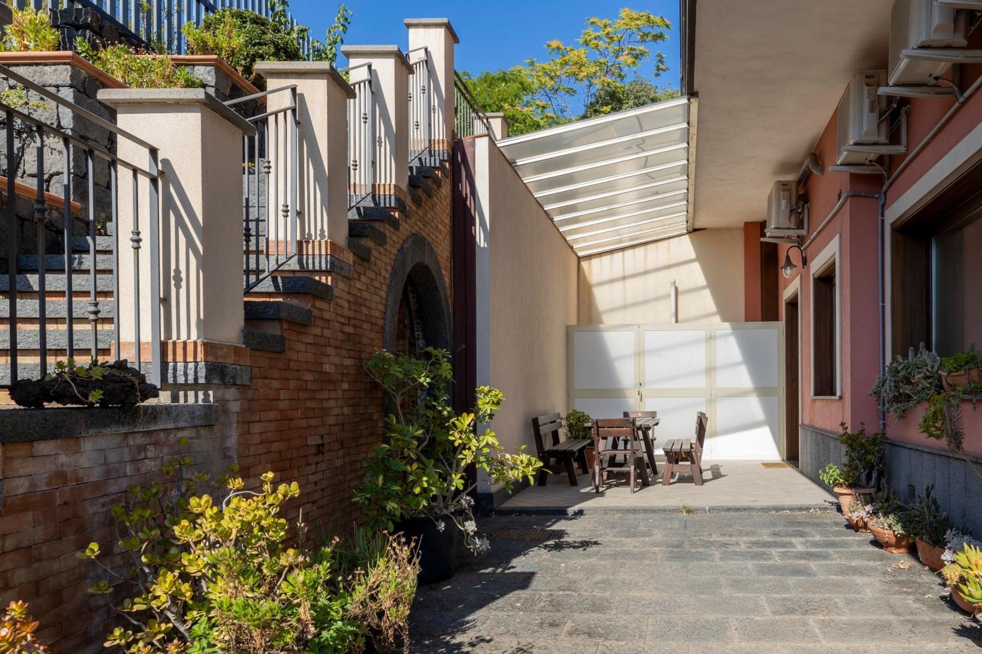 Villa Vulcano, Tra L'Etna E Il Mare Zafferana Etnea Exteriör bild